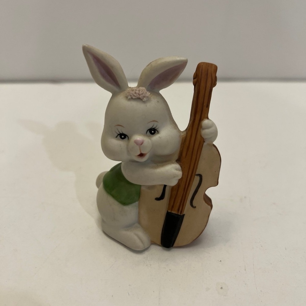 Vintage ENESCO 1985 bunny rabbit playing instrument